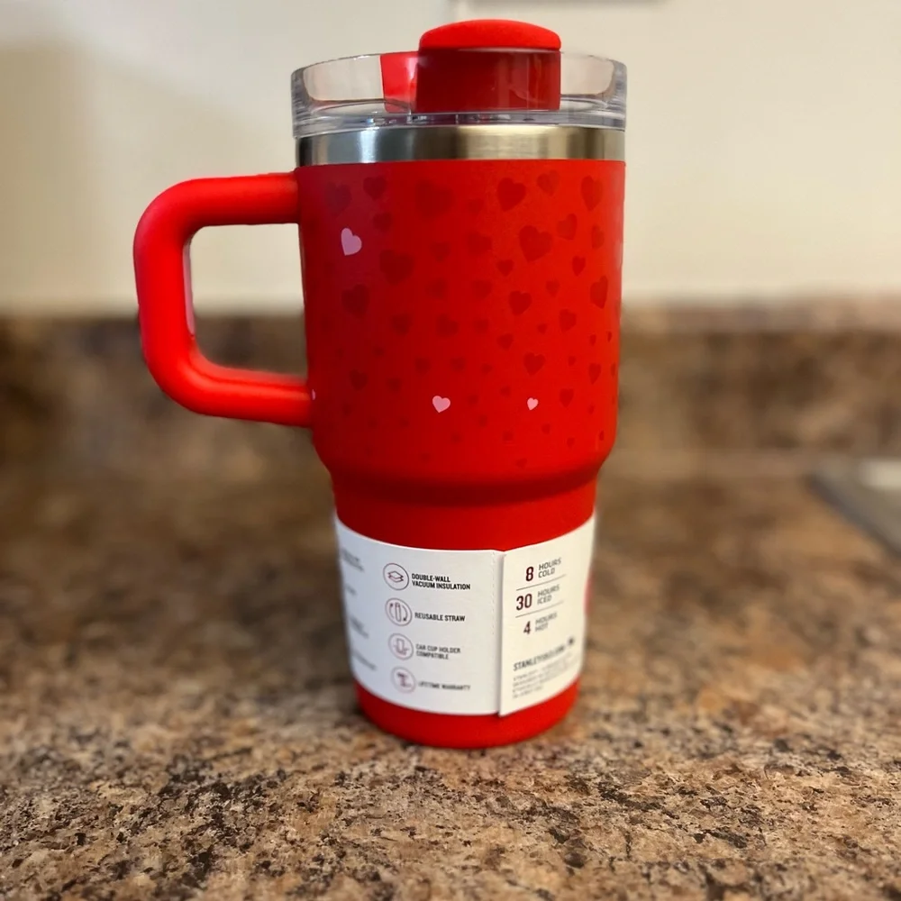 🆕 Stanley 20 oz Stainless Steel H2.0 Flowstate Quencher Tumbler - Ruby Hearts - Picture 2 of 2